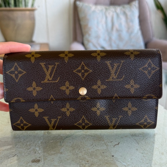 Louis Vuitton Sarah Wallet (L&L) - Picture 2 of 16